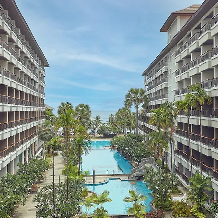 Welcome World Beachfront 4* Pattaya