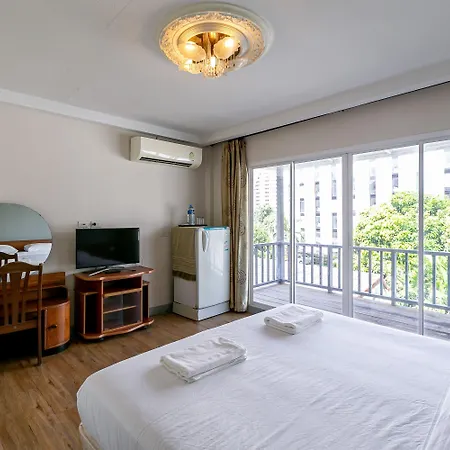 Wong Amat House Hotel 2*