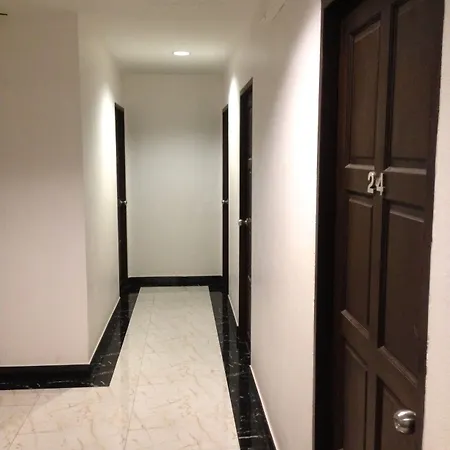 เกตน์สิรีเฮาส์ โรงแรม *