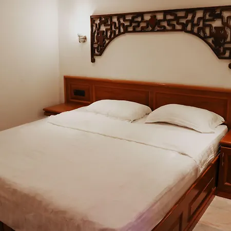 Max Hotel 2*