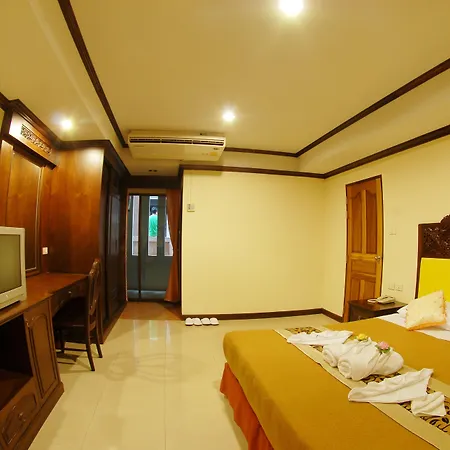 Golden โรงแรม