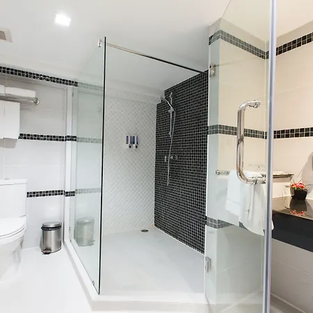 Adelphi โรงแรม 4*