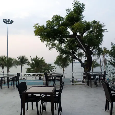 Hotel Nautical 3*