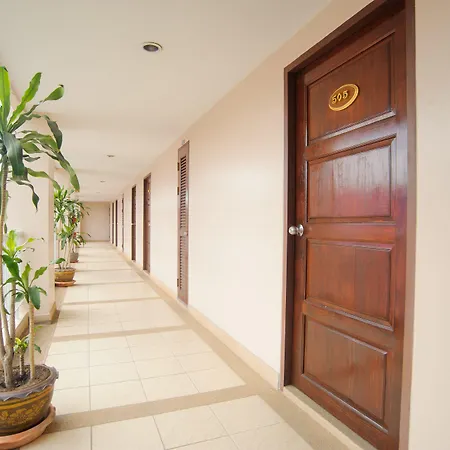 Diamond Place โรงแรม 3*