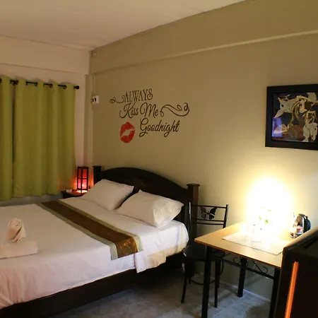 Hotel Oyo 838 Aromdee 2*