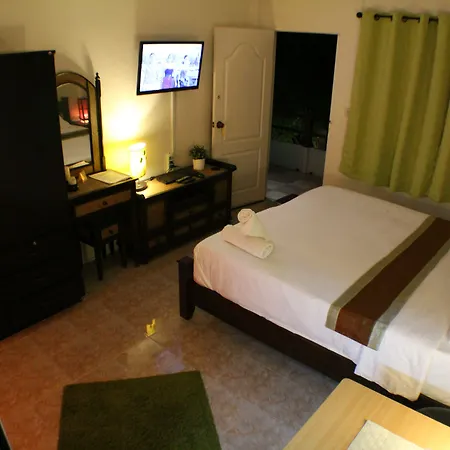 Hotel Oyo 838 Aromdee 2*