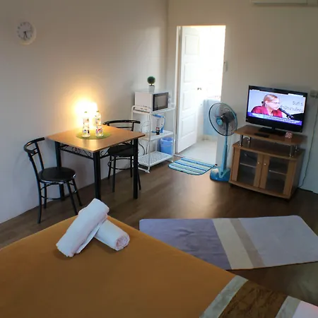 Hotel Oyo 838 Aromdee 2*