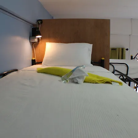 Oyo 838 Aromdee Hotel 2*