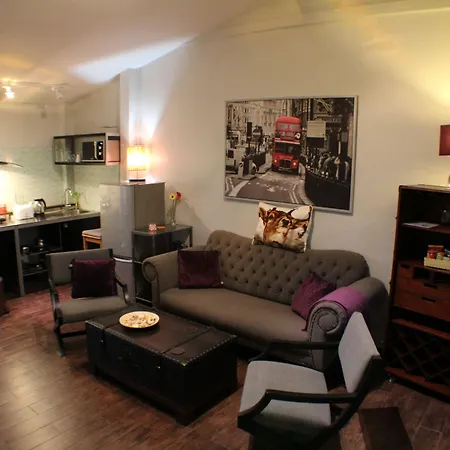 Oyo 838 Aromdee Hotel 2*