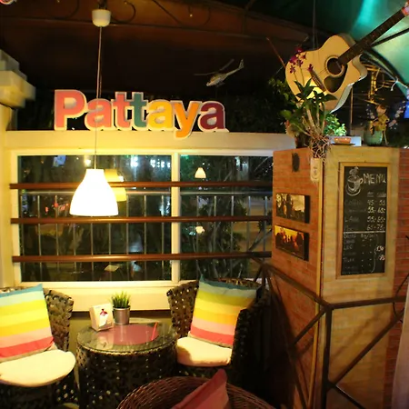 Oyo 838 Aromdee Hotel 2*