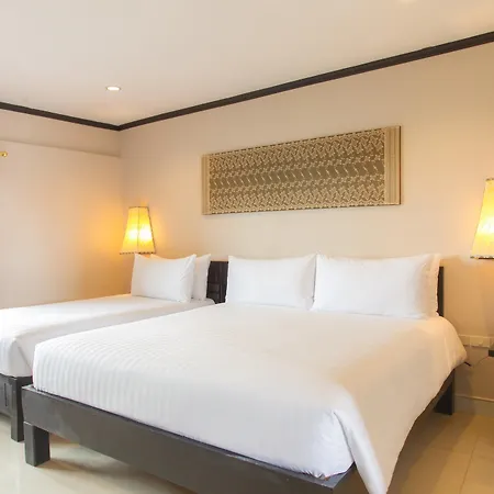 โกลเดนท์ทิวลิป เอสเซนเชียล พัทยา โรงแรม