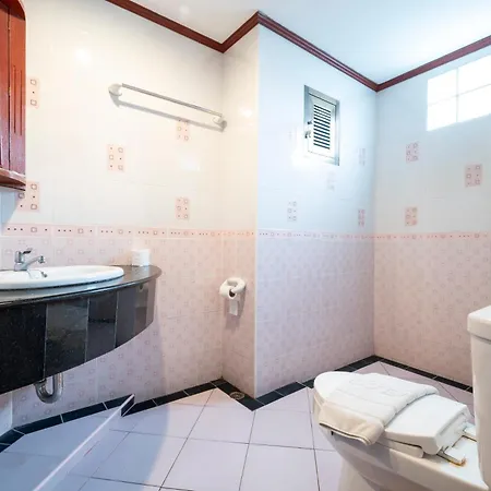 โรงแรม Selina Place