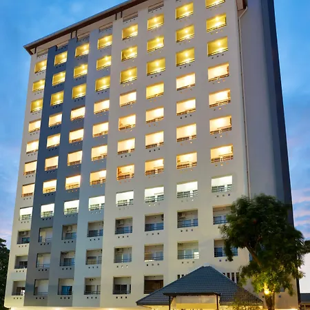 โรงแรม Ruenthip 4*