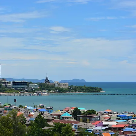 โรงแรม Ruenthip 4*