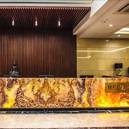 March Hotel 3*