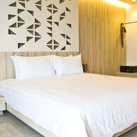 Tsix5 Phenomenal โรงแรม