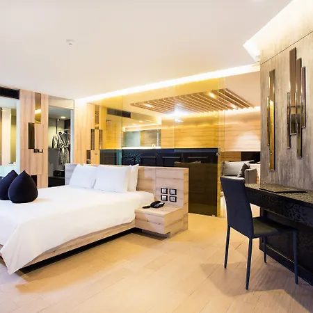 Tsix5 Phenomenal โรงแรม