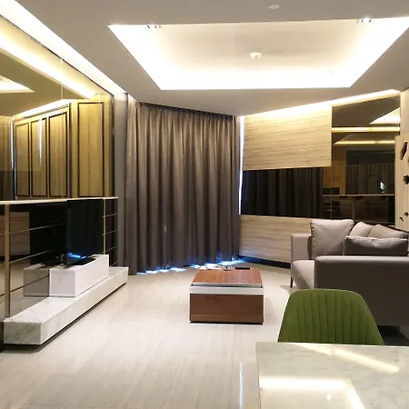 Tsix5 Phenomenal โรงแรม 5*