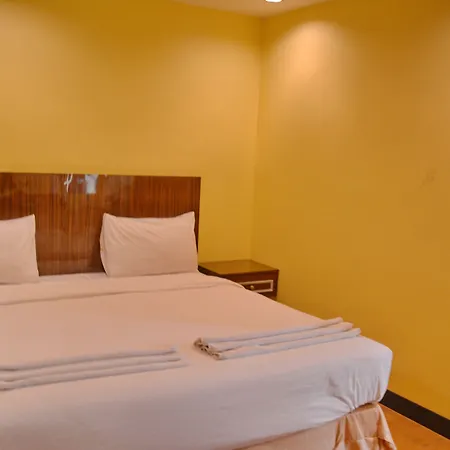 Taj Place Residency โรงแรม 2*