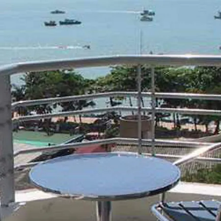 โรงแรม Sandy Spring 3*