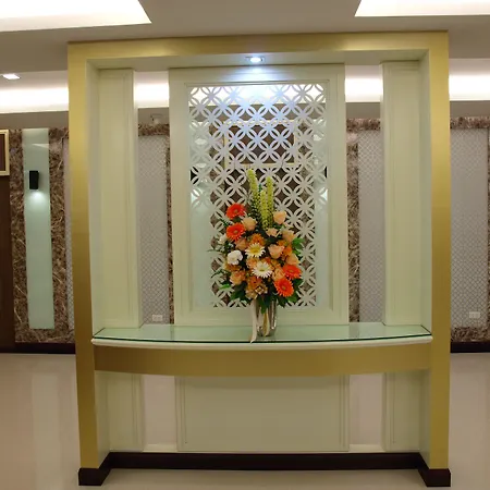 V Hotel 3*