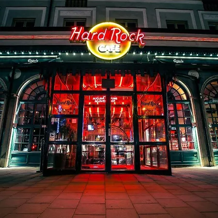 Hotel J P