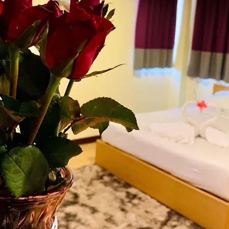 Hotel J P