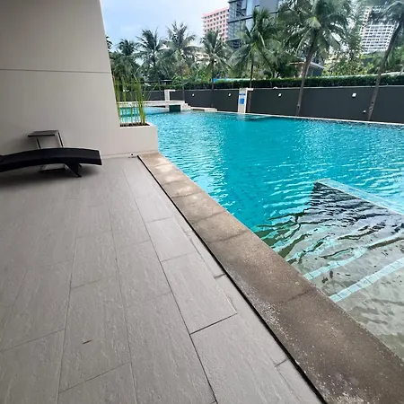 Apartment Luxe Beachfront With Pool Access Pattaya