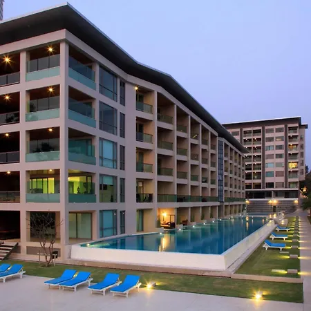 Luxe Beachfront With Pool Access Apartment Pattaya