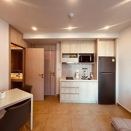 Olympus & Center Apartment Pattaya