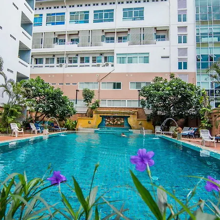 โรงแรม สุทัศน์คอร์ท 5 3*