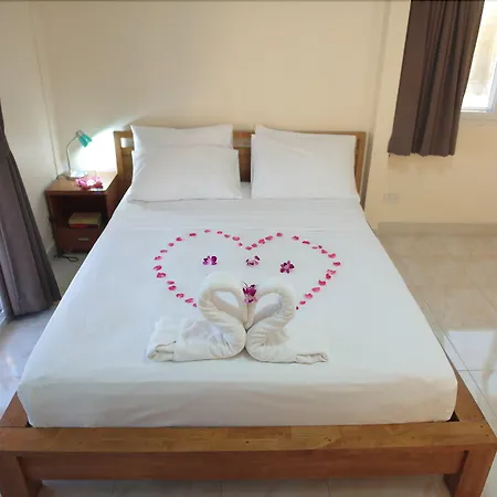 Phratumnak Hill Guest House Hotel 2*