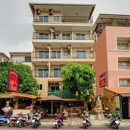 Phratumnak Hill Guest House