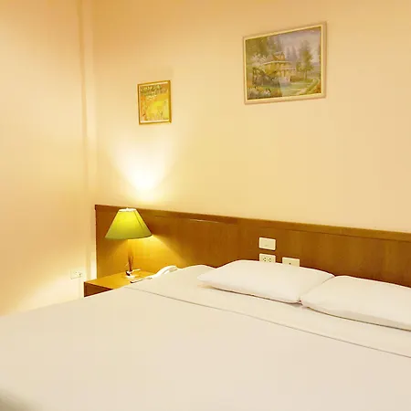 Birds And Bees Resort Pattaya