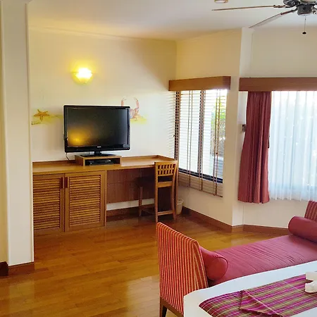 Birds And Bees Resort 3*