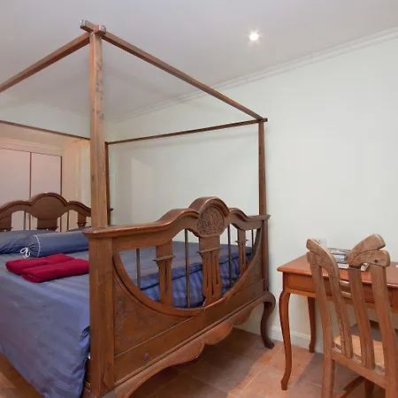 Argyle Apartment *