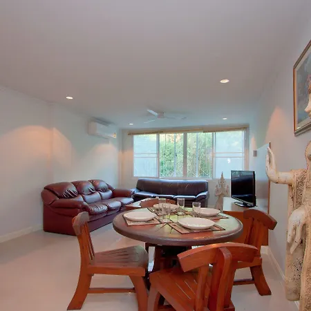 Argyle Apartment *