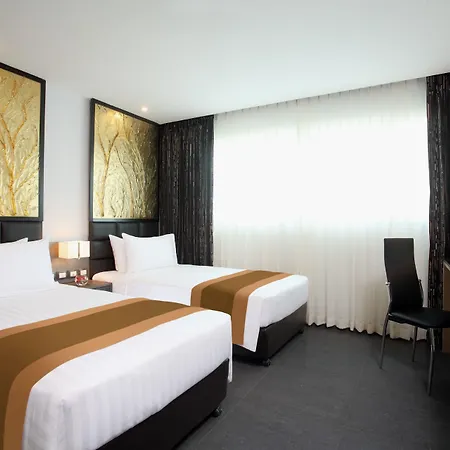 โนวา เอ็กซ์เพรส โฮเทล โรงแรม 4*