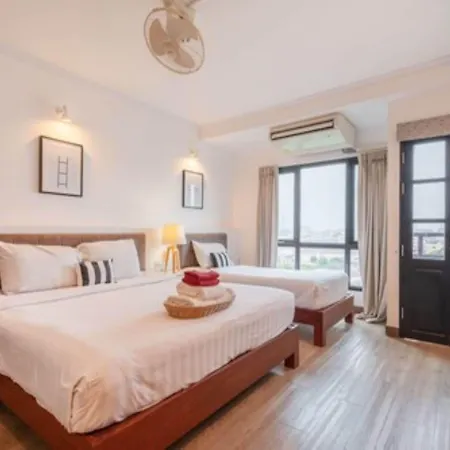 The Corner Hotel 3*