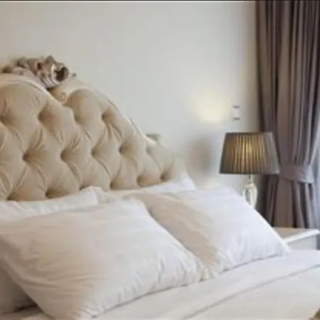 Hotel Lk Noble