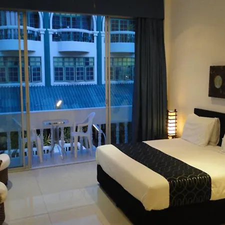 East โรงแรม