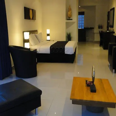 โรงแรม East
