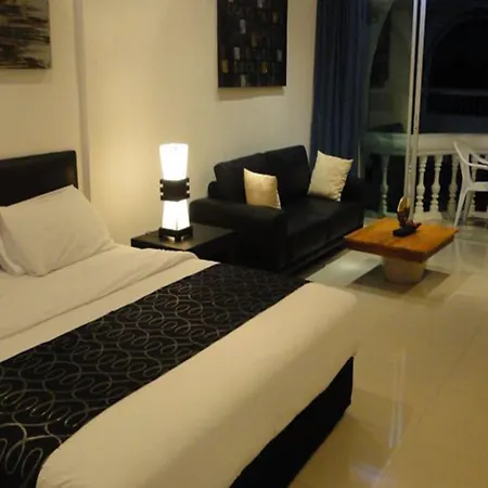 โรงแรม East 3*