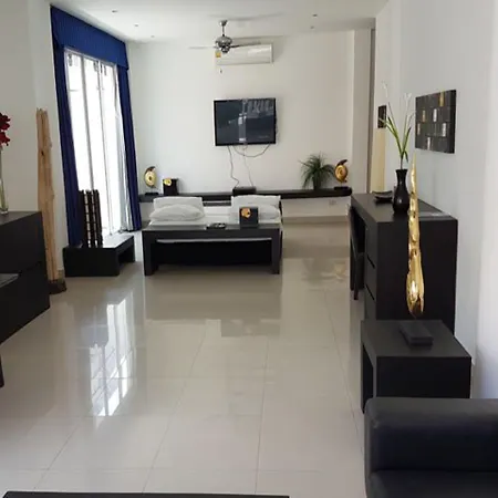 โรงแรม East 3*