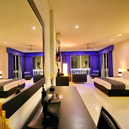 East โรงแรม 3*