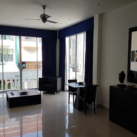 East โรงแรม