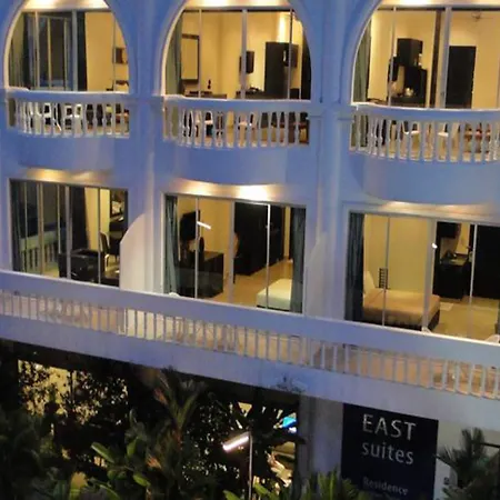 East โรงแรม 3*