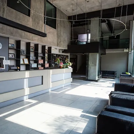 โรงแรม B2 South