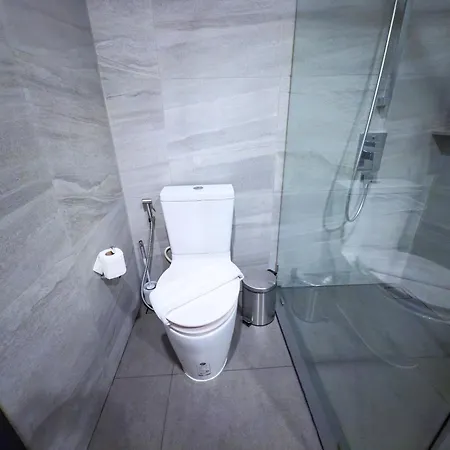 Luxury 2 Bed Sea View Bath Tub In Balcony Apartment *