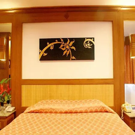 โรงแรม รายัล ทวินส์ พาเลซ 4*